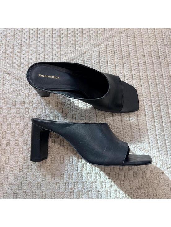 Reformation Shoes - Reformation Lou Lou Block Heel Mule in Black